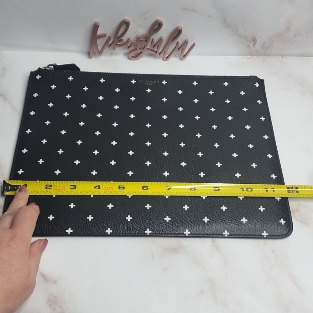 Givenchy printed leather large pouch with added pearl handle and crossbo… - Picture 8 of 15